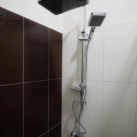 Elezi 2 Guest house Korce